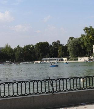 Lago en el Parque del Buen Retiro