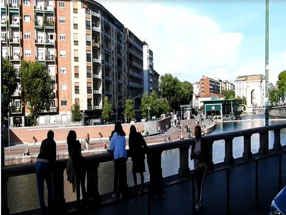 Canal en barrio Navigli